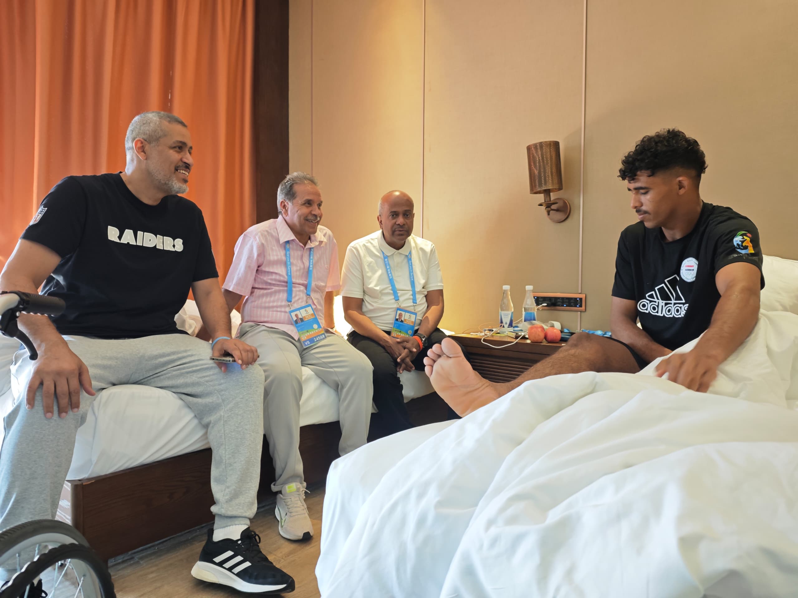 الخليفي والاهجري والهمداني يطمئنون على صحة اللاعب/ عبدالله الواقدي